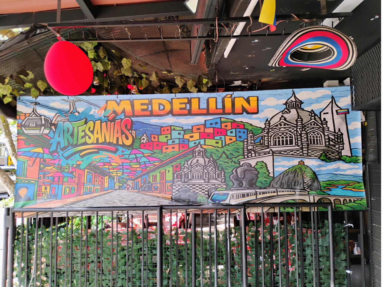 Medellín Artesanías sign